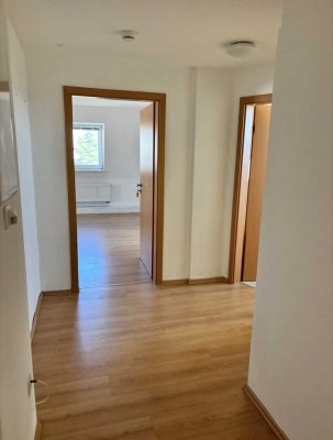 Attraktive 4-Zimmer-Dachgeschosswohnung in zentraler Lage von Hof – verfügbar ab 15.06.2026