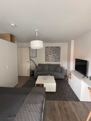 Helle 1-Zimmer-Wohnung mit separater Küche, Essbereich und Balkon ins Grüne (unmöbliert!)