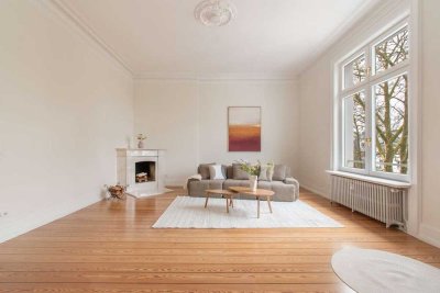 Eleganter Altbau, Premiumlage, Alsterblick: Zuhause angekommen in Harvestehude!