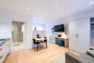 Neubau! Komplett möbliert mit 3er Küche und hochwertigen Schreinermöbeln! Südbalkon!