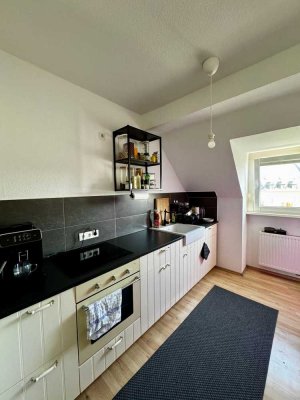 Stilvolle, sanierte 2-Raum-DG-Wohnung in Koblenz – Möglichkeit Küche und Möbel zu übernehmen