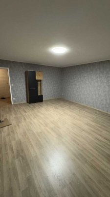 Helles WG-Zimmer mit Balkon - Möbiliert & mit Schwimmbad und Sauna
