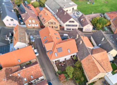 ++ Repräsentatives, aufwendig saniertes & helles 1-2 Familienhaus mit Terrasse & Garten !