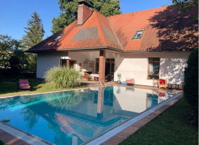 Einzigartige Villa in Baden mit Pool