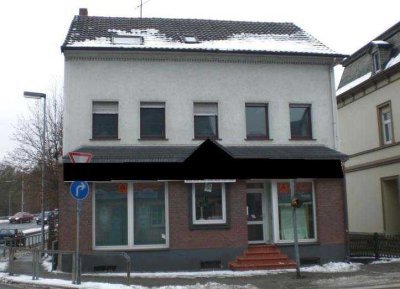 Wohnhaus mit freiem Ladenlokal im EG