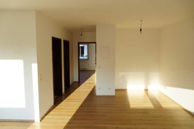 Ideal für Pendler -  60m² Wohnung mit 2 Zimmern, Küche mit EBK, Bad und Balkon