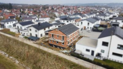 Neubau Erstbezug! Attraktive Doppelhaushälfte mit Garten und Wärmepumpe in Ortsrandlage