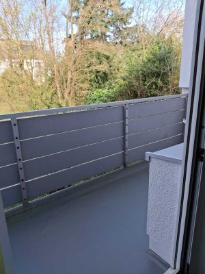 Moderne 3-Zimmer-Erdgeschosswohnung mit Balkon in Düsseldorf-Lörick