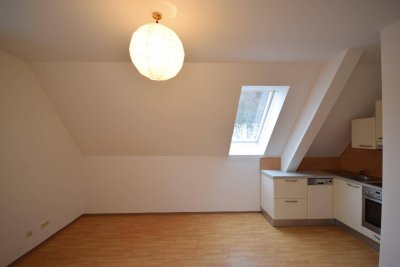 "PARSCH - Gemütliche Dachgeschosswohnung mit Blick ins Gebirge"