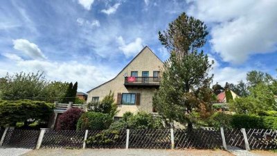 Beliebtes Einfamilienhaus (DHH) mit Terrasse, Keller, Garage auf traumhaftem Grundstück