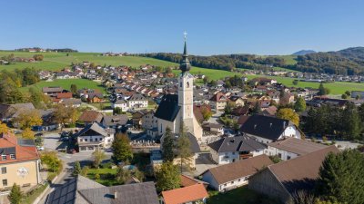 Salzburg Anthering: 2.248 qm Liegenschaft in idyllischer Alleinlage mit charmantem Landhaus und Nebengebäude