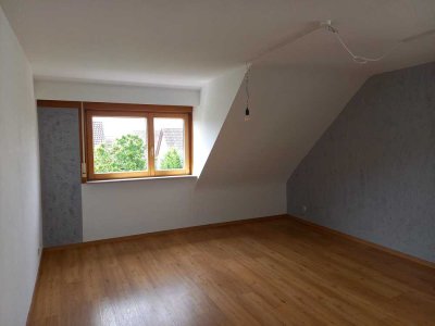Schöne helle 4-Zimmer-DG-Wohnung mit EBK in Holzgerlingen