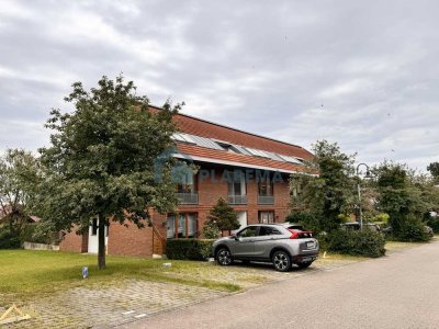 Helle, moderne Dachgeschosswohnung mit 3 Zimmern, Balkon & Stellplatz, wird modernisiert