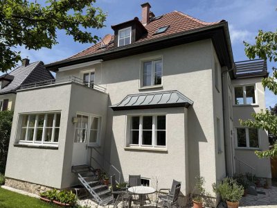 Stilvolle 3-Zimmer-Wohnung mit Balkon, Gartenoption, Wohnküche & Kamin in Weimar