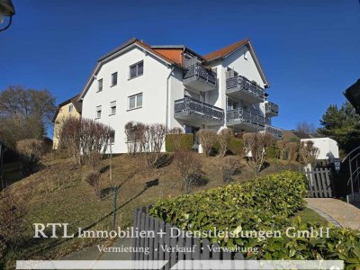 Großzügige 2- Zimmer- Wohnung mit Balkon & Garage im gepflegten Mehrfamilienhaus (A1693)