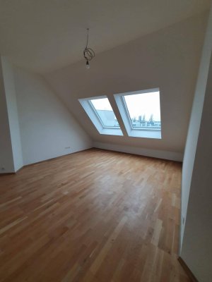 Über den Dächern von Stadlau - lichtdurchfluteter Dachgeschoß-Charme