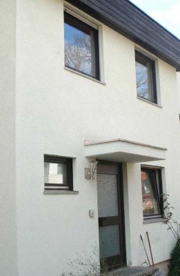 Reihenmittelhaus in Nürnberg-Schweinau in ruhiger zentraler Lage, vermietet -provisionsfrei