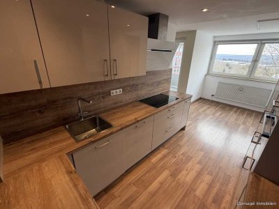 3-Zimmerwohnung mit zwei Balkone und zwei Stellplätzen