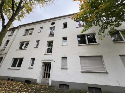 Große Küche und Balkon -  Wannenbad mit Fenster - 2 Zi.-Whng. Duisburg