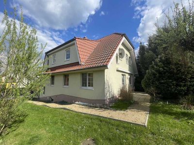Viel Platz für starke Familienpläne – Zweifamilienhaus mit Einfamilienhaus-Potenzial