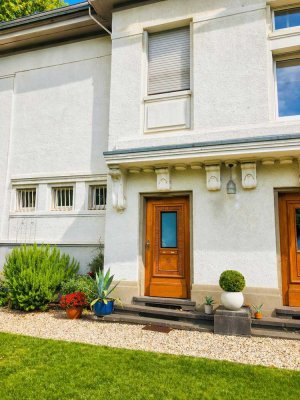 +++ ALTBAUCHARME TRIFFT DACHGESCHOSS - WOHNUNG MIT FLAIR+++