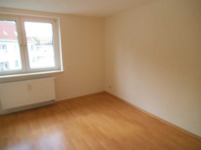 Schöne, helle 4-Zimmerwohnung mit viel Tageslicht und Balkon zu sofort zu vermieten.