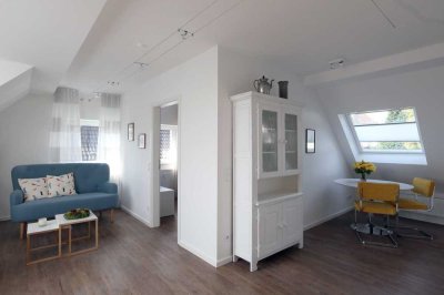 Möblierte exklusive 2-Zimmer-Dachgeschosswohnung mit Balkon und EBK in Solingen