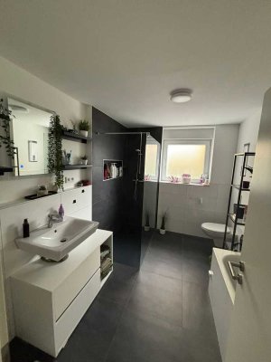 Helle, renovierte 2-Zimmer-Wohnung mit Garten zur Alleinnutzung