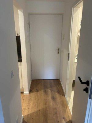 Geschmackvolle, vollst. renovierte 1-Zimmer-Erdgeschosswohnung mit geh. Innenausstattung mit Balkon