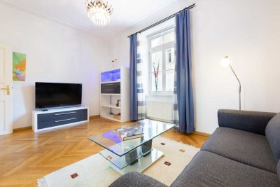 Exklusive, neuwertige 2-Zimmer-EG-Wohnung mit Terrasse und Einbauküche in München