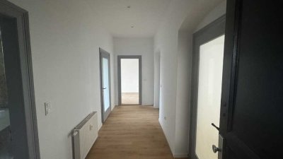 Charmante Altbauwohnung im Erdgeschoss mit Tageslichtbad