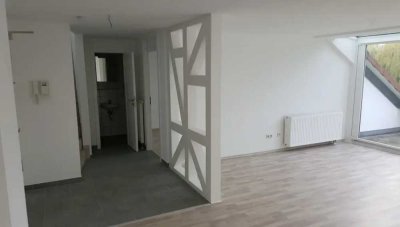 Attraktive 2,5-Zimmer Maisonette Dachgeschosswohnung mit Einbauküche und Balkon
