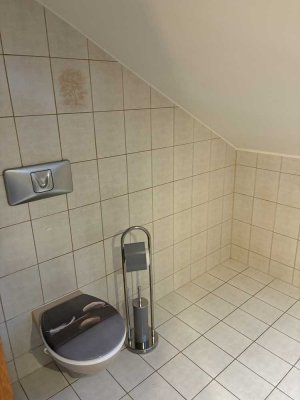 3 Zimmer DG Wohnung 60 qm mit Keller nähe Bahnhof.