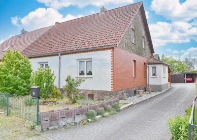 Im Sommer einziehen! Großes Grundstück, kernsaniert 1997, Garagen, Ausbaureserve im DG, Mbg.-OT