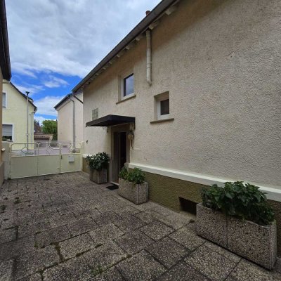 Charmantes Einfamilienhaus mit Garten, Werkstatt & Ausbaupotenzial in Bischofsheim