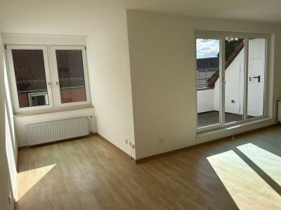 Freundliche und vollständig renovierte 3-Raum-Wohnung mit geh. Innenausstattung mit Balkon in Soest