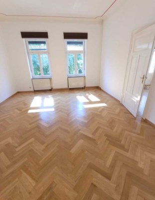 traumhaftes Wohnen in einer Villa – Stilvolle 4-Raum-Wohnung mit Parkettböden