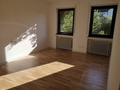 Helle 2-Zimmer Wohnung mit kleiner Terrasse in Langenfeld (Rheinland)