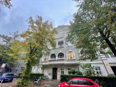 großzügige 1-Zimmer Wohnung im charmanten Altbaustil!