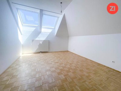 Tolle 3- Zimmer Wohnung inkl. Loggia und Stellplatz! Einbau einer Küche möglich