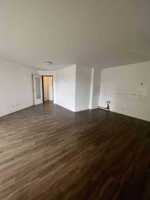 Top sanierte 2-Zimmer-Wohnung mit Balkon!
