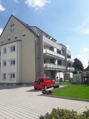 Neuwertige 2-Zimmer-Erdgeschosswohnung mit Terrasse und Einbauküche in Bobingen