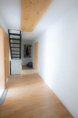 Helles und gemütliches WG-Zimmer in freundlicher Wohngemeinschaft