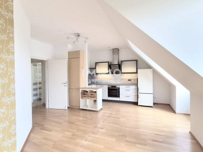 Moderne 2-Zi-DG-Wohnung mit Terrasse &amp; Garage