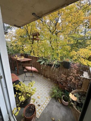 Südviertel-Helle, gepflegte 2ZKB im 1.OG mit 2 Balkonen und Parkett und Blick ins Grüne