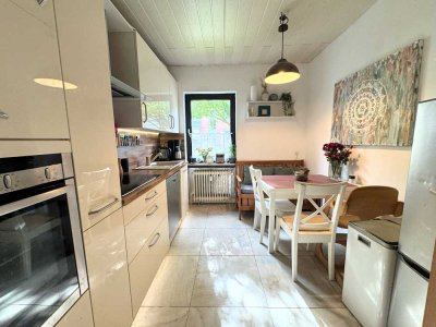 Provisionsfrei: Modernisierte 4-Zimmer-Wohnung mit Loggia