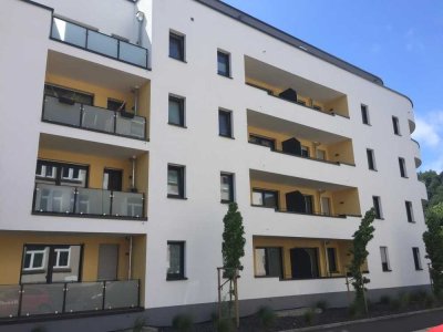 Top moderne, gut geschnittene und lichtdurchflutete 3 Zimmer-Wohnung mit Balkon in zentraler Lage...
