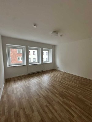 Helle 2-Zimmer Wohnung mit Balkon  inkl. EBK in zentraler Lage