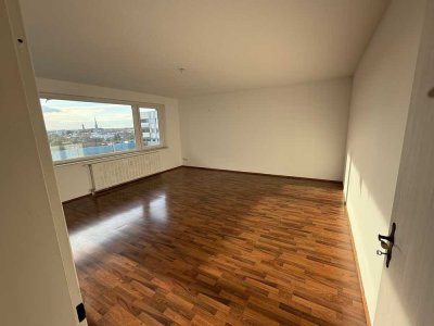 Helle 2-Zimmer Wohnung im 8. OG mit Balkon in Wesel