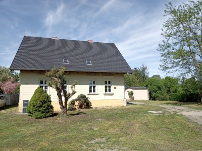 Doppelhaushälfte mit Garten, Laube und Werkstatt